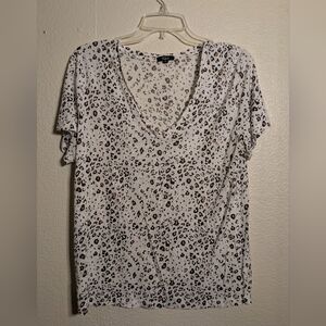 Rails Leopard Print V-Neck Women's Top Size Medium Pre-owned